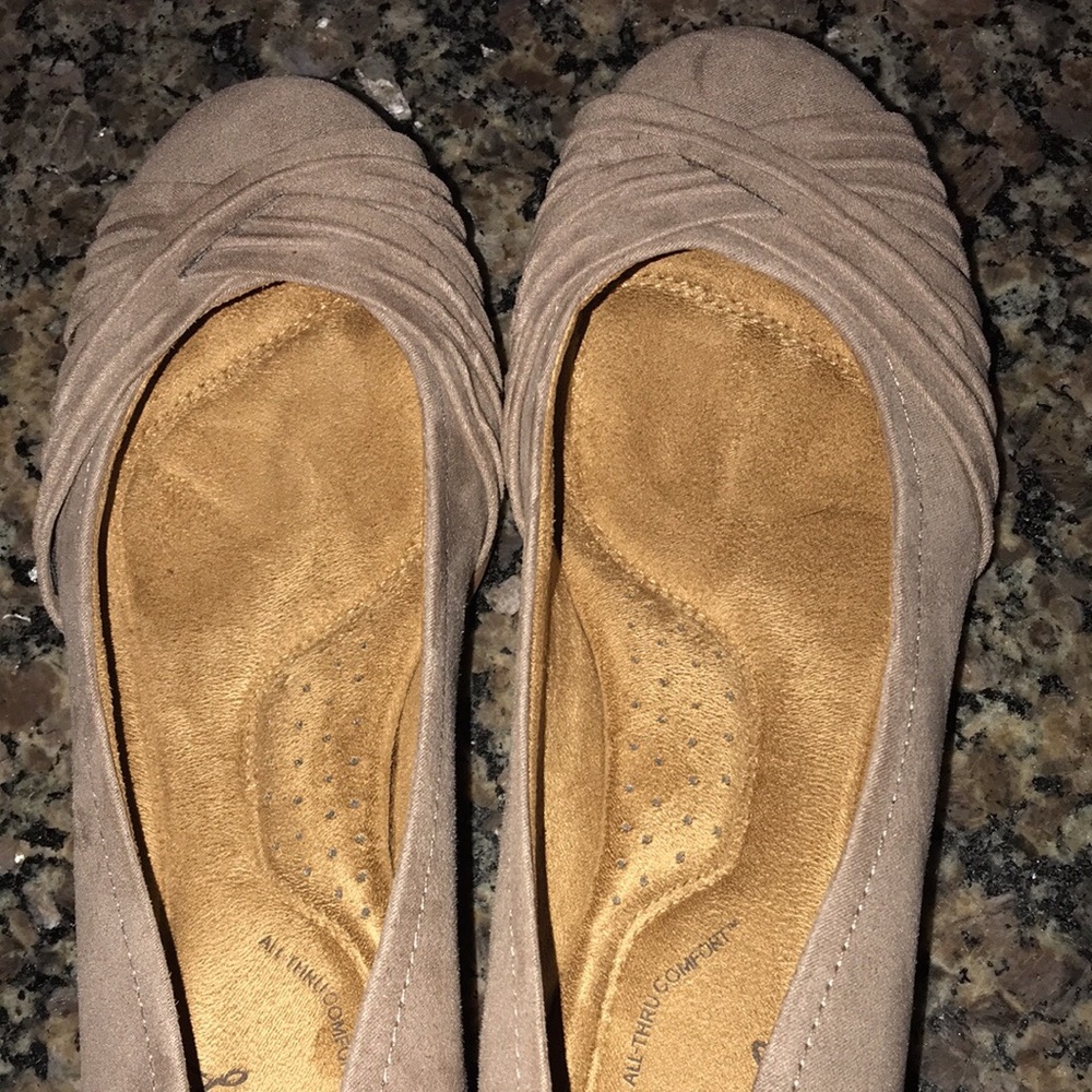 Taupe ballet flat naturalizer Women’s flat 7.5